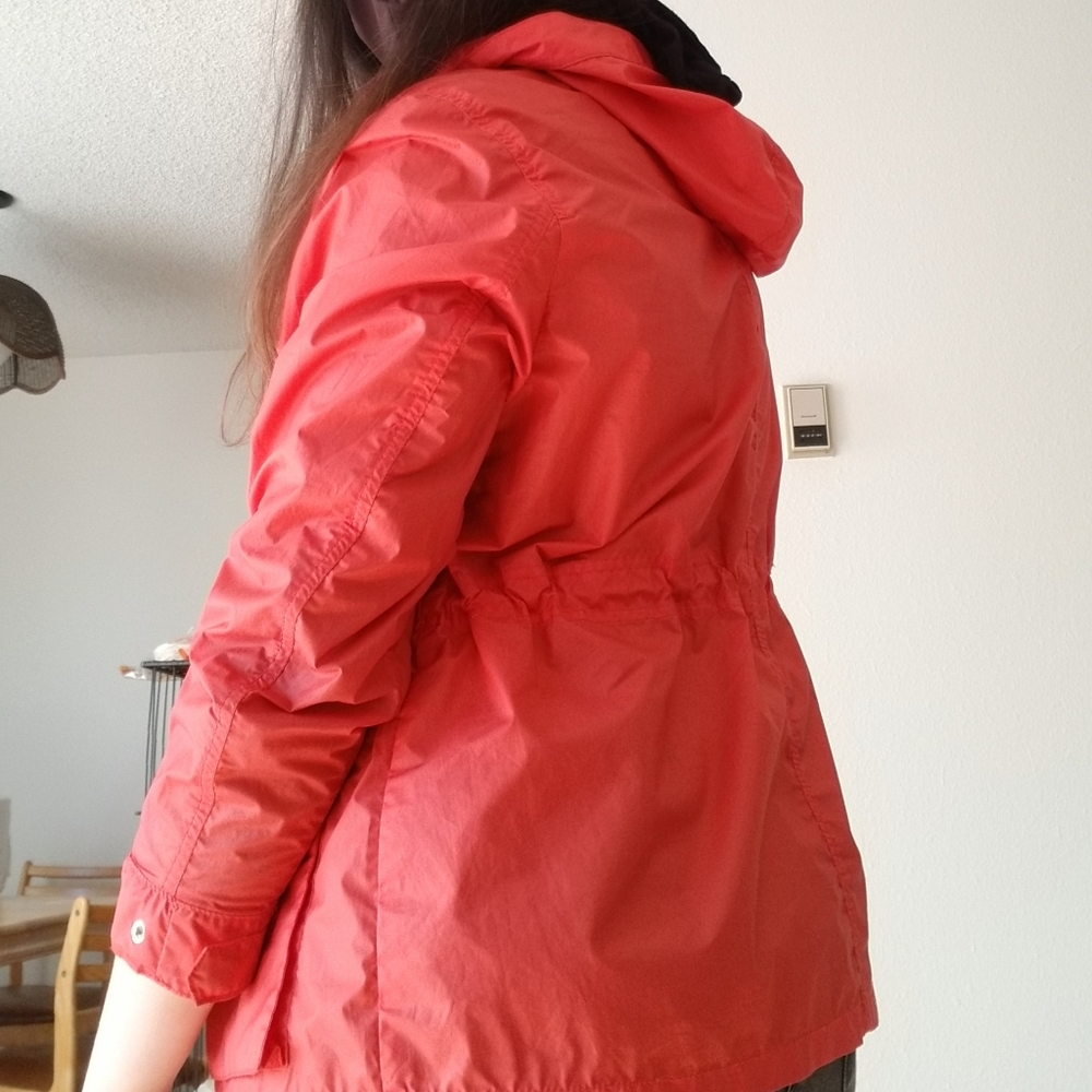 Red O-ring Windbreaker - Picture 3 of 3